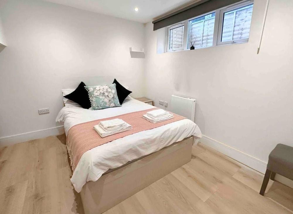 Charming Duplex 10min to London Bridge, Quiet - Tap to explore photos