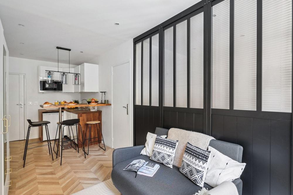Modern Central Paris Flat by Les Halles Room Type - City Apartment, 1 Double Bed with Sofa bed, Non Smoking Modern Central Paris Flat by Les Halles Room Type - City Apartment, 1 Double Bed with Sofa bed, Non Smoking