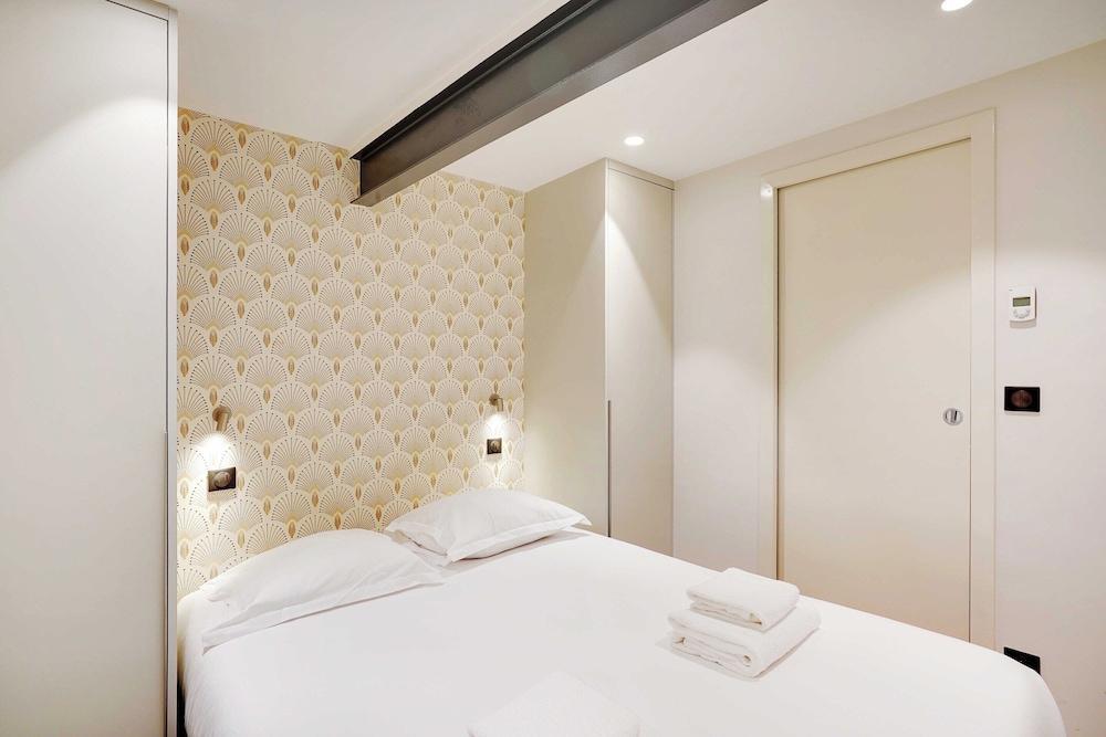 Stunning Apartment - 4br/8p - Mail - Tap to explore photos