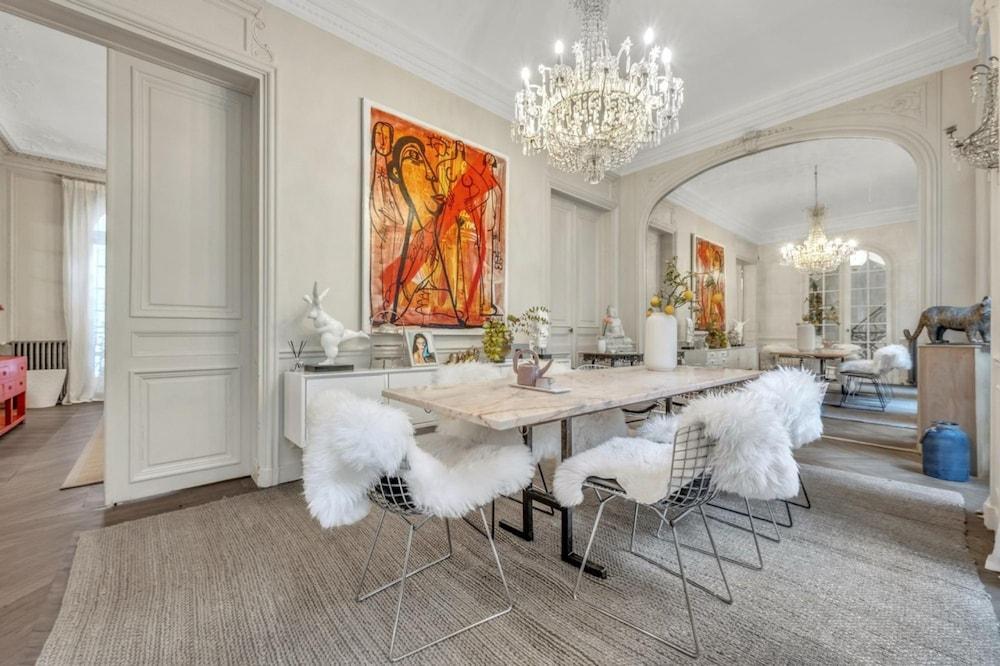 Luxury 5BR House Close to the Arc de Triomphe - Tap to explore photos