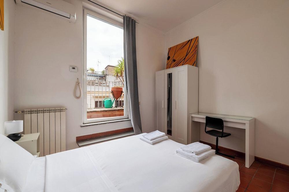 Modern Apt near Piazza di Spagna - Tap to explore photos