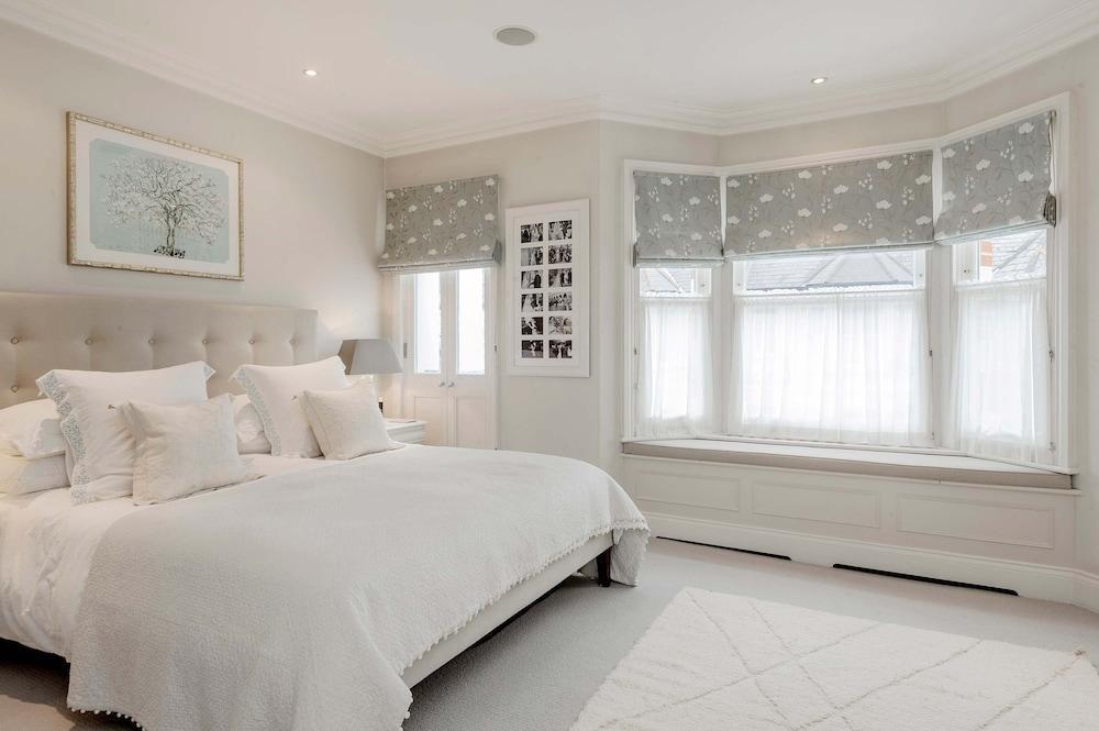 Stunning 4 bed Fulham Home With Garden - Tap to explore photos