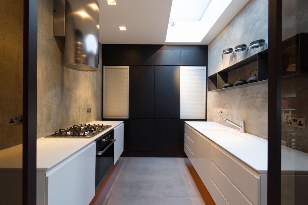 Knightsbridge 3 Bed - Tap to explore photos