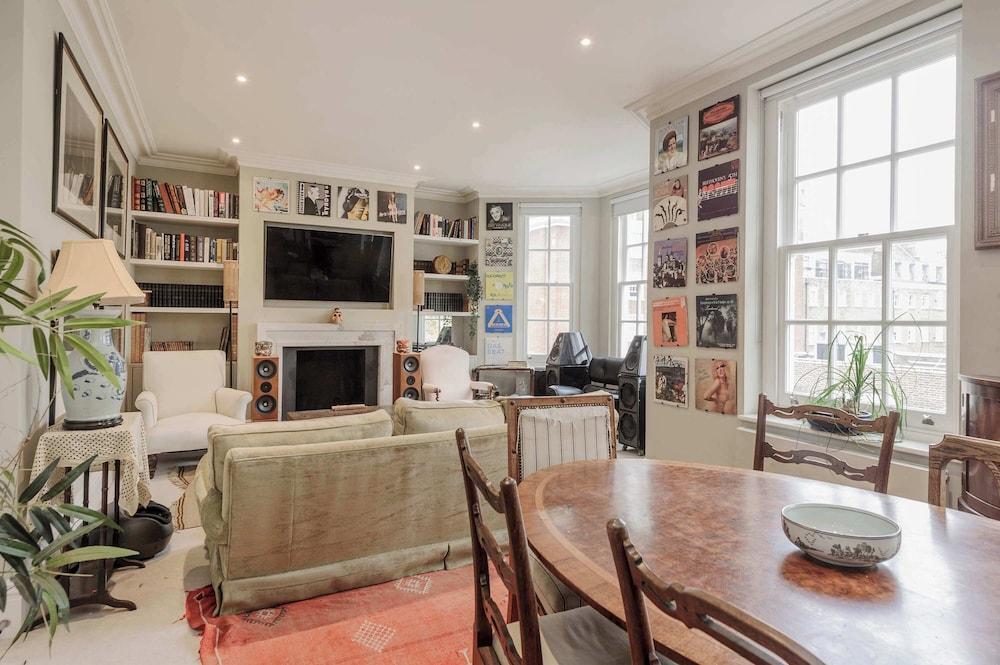 Stylish 3 bed Flat - Marylebone - Tap to explore photos