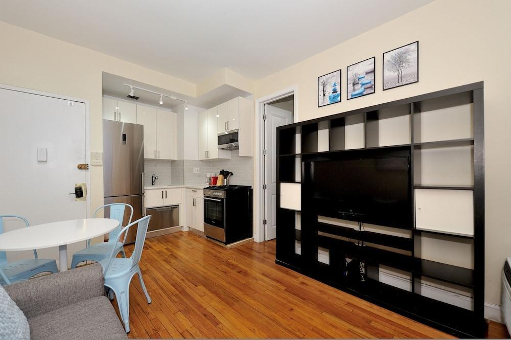 Comfy 1 Bed 1 Bath Apartment in NYC - Tap to explore photos