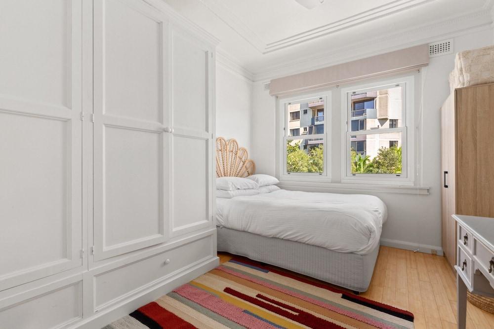 Charming 1-bed Apartment in Neutral Bay - Tap to explore photos