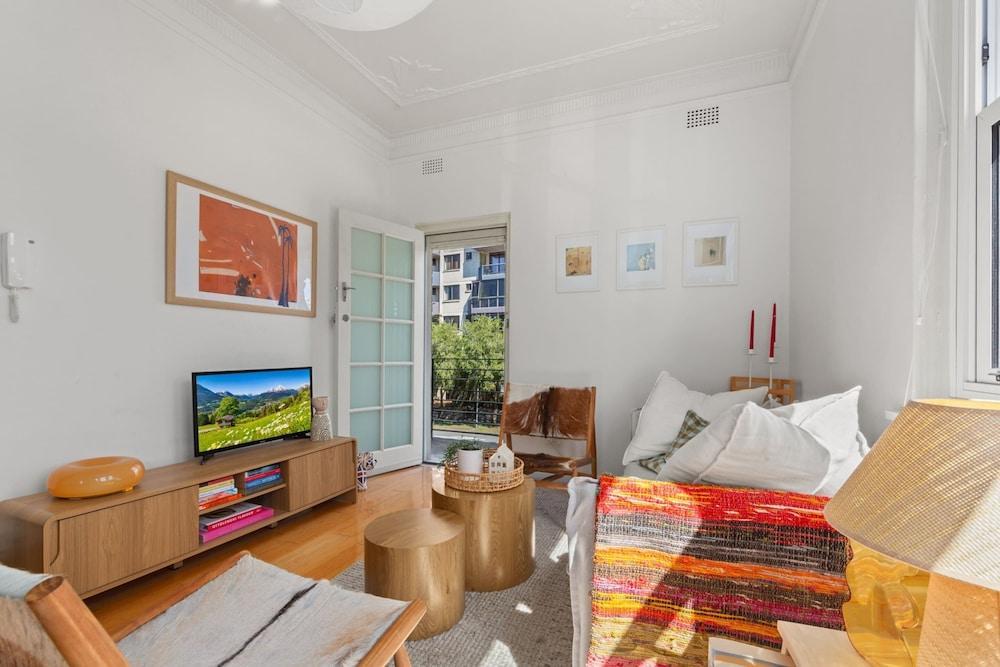 Charming 1-bed Apartment in Neutral Bay - Tap to explore photos