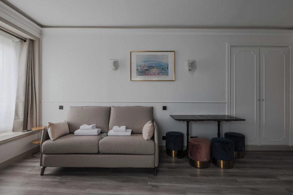 Charming Apartment - 1br/4p - Plaine-de-monceau - Tap to explore photos