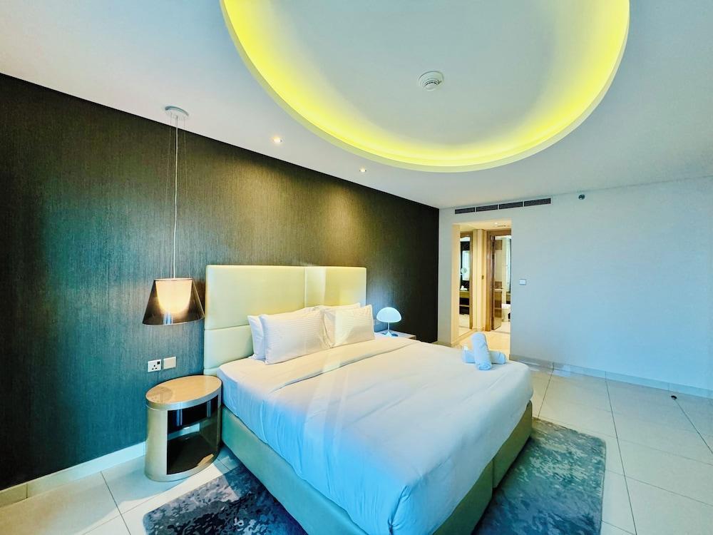 Venduras Chic 1BR at Damac Tower - Tap to explore photos