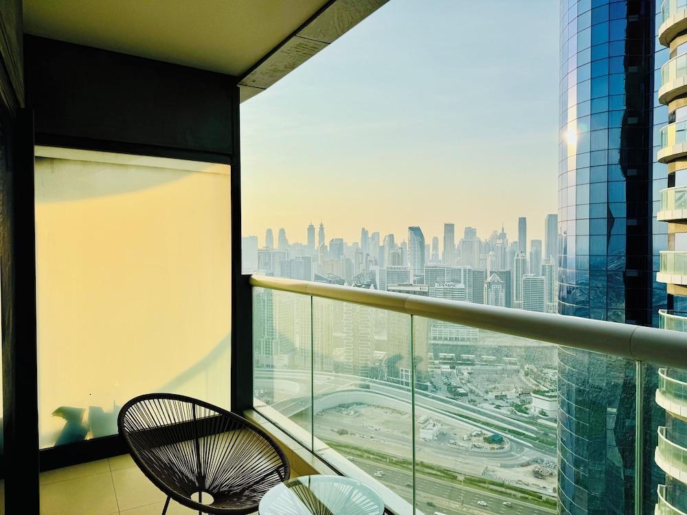 Venduras Chic 1BR at Damac Tower