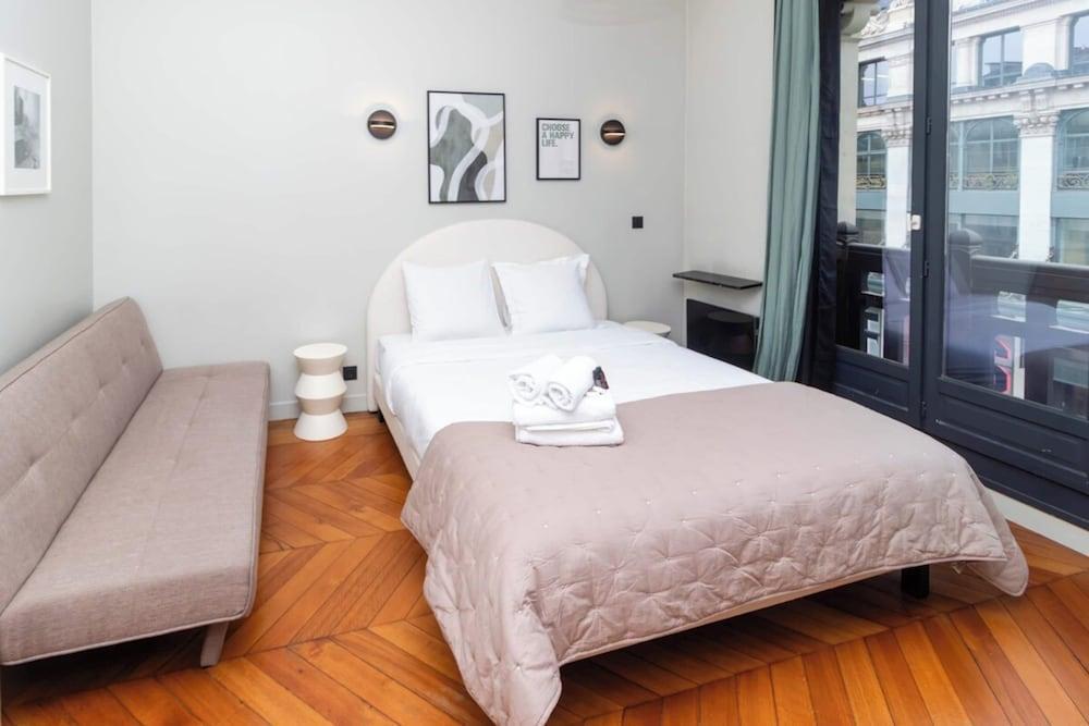 Elegant Apartment - Montorgueil - Le Marais - Tap to explore photos