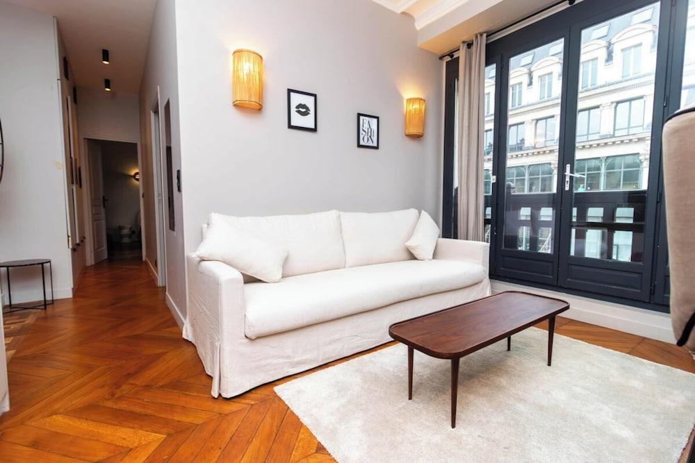 Elegant Apartment - Montorgueil - Le Marais - Tap to explore photos