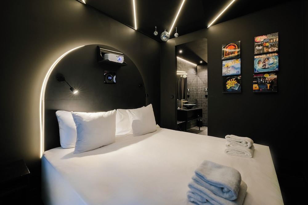 Supper boutique suites Room Type - Club Suite, Canal View