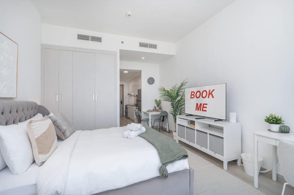 Majestic Studio in Bloom Tower C Perfect for 2