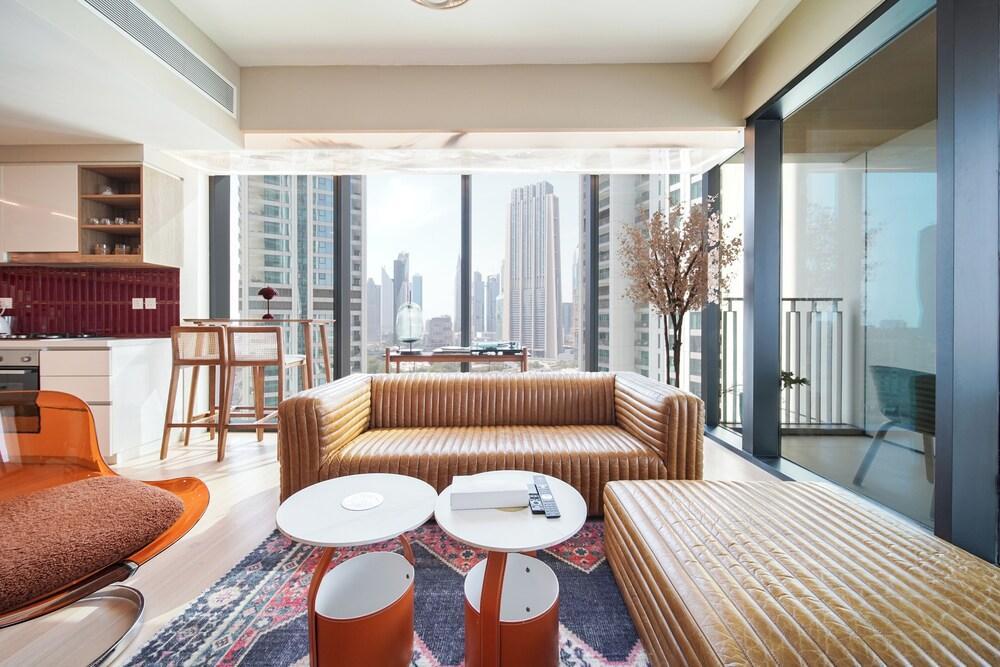 PVH - 2BR Artistic Retreat in Downtown Views 2 - Tap to explore photos