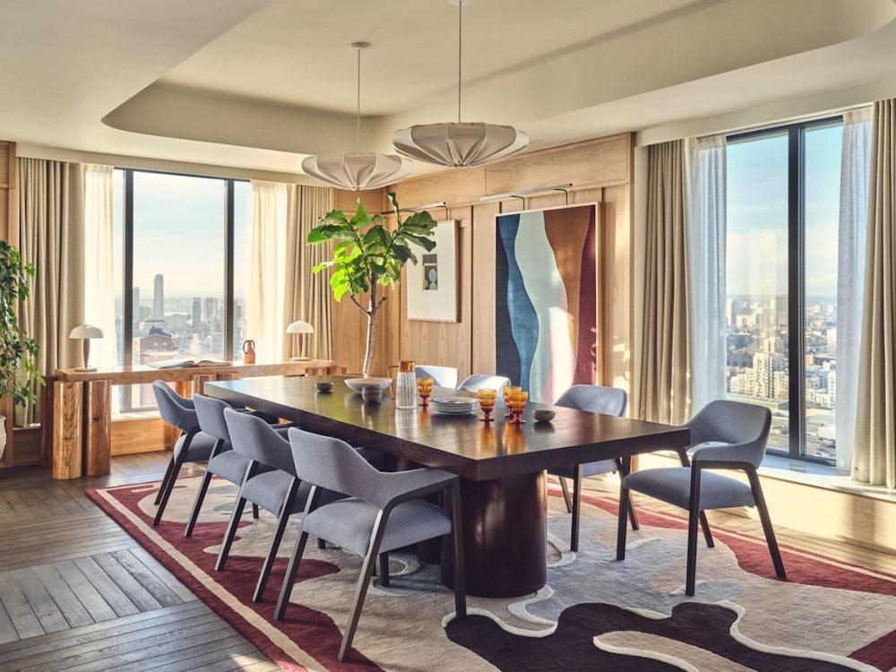 Elegant Two-bedroom Flat With a Spacious Balcony - Tap to explore photos