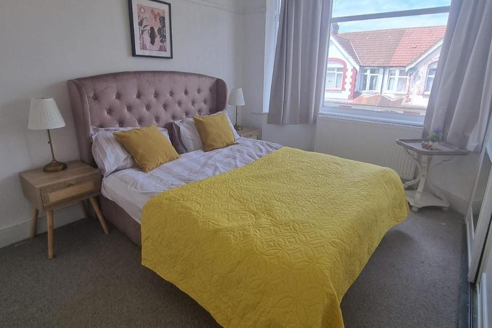 Large 4 Bed Terraced House