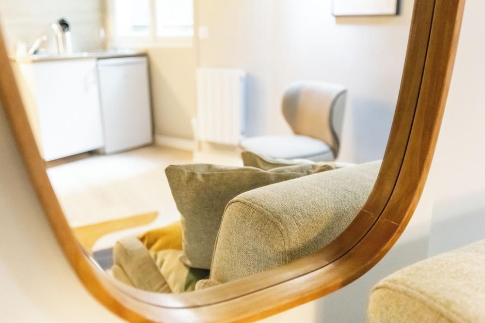 Appartements 4 boulevard Beaumarchais - Tap to explore photos