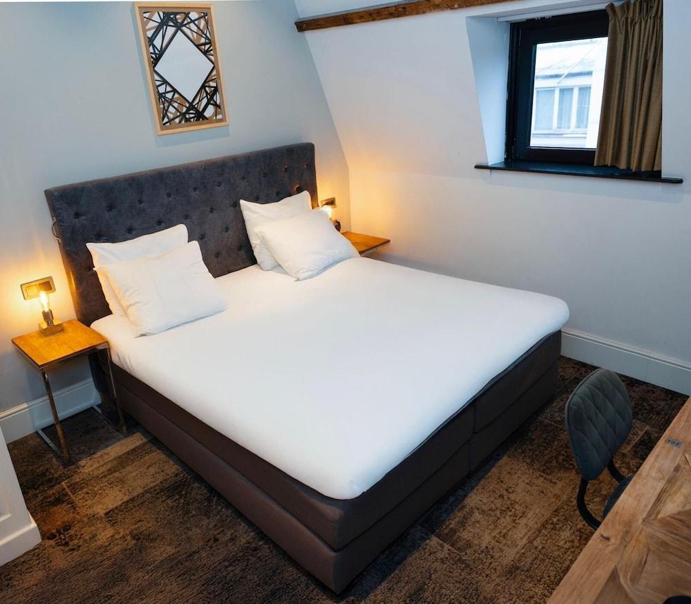 S&A Vondel Park Hotel Room Type - Superior Small Twin Room
