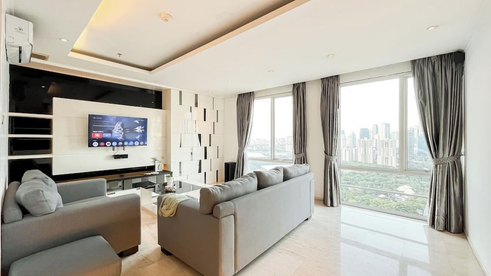 Spacious Luxury 2Br Apartment With Extra Room At Fx Residence - Tap to explore photos