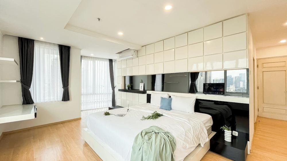 Spacious Luxury 2Br Apartment With Extra Room At Fx Residence - Tap to explore photos