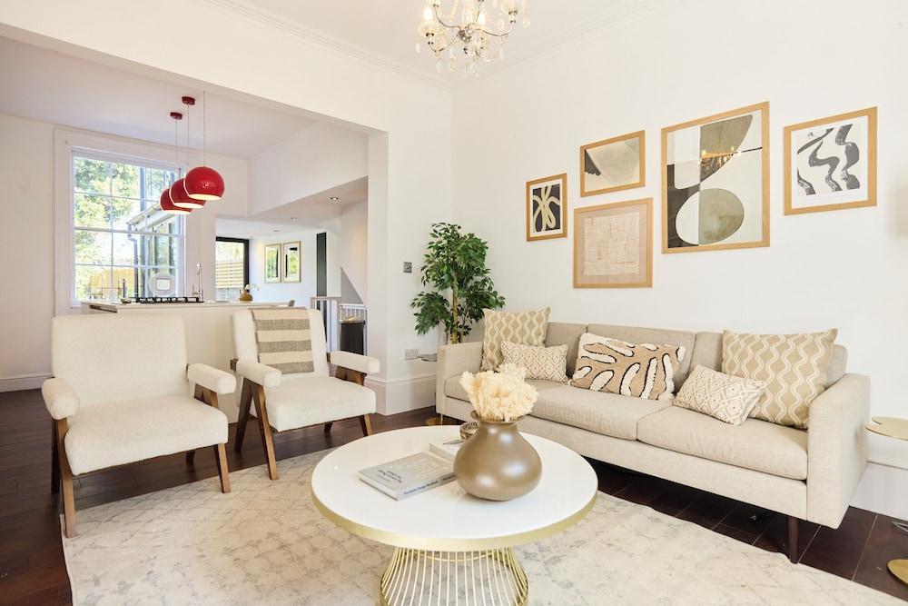 Garden Duplex in Islington - Tap to explore photos