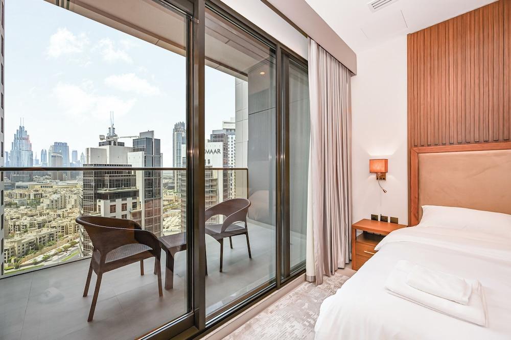 Elite Downtown Residence 2 - Tap to explore photos