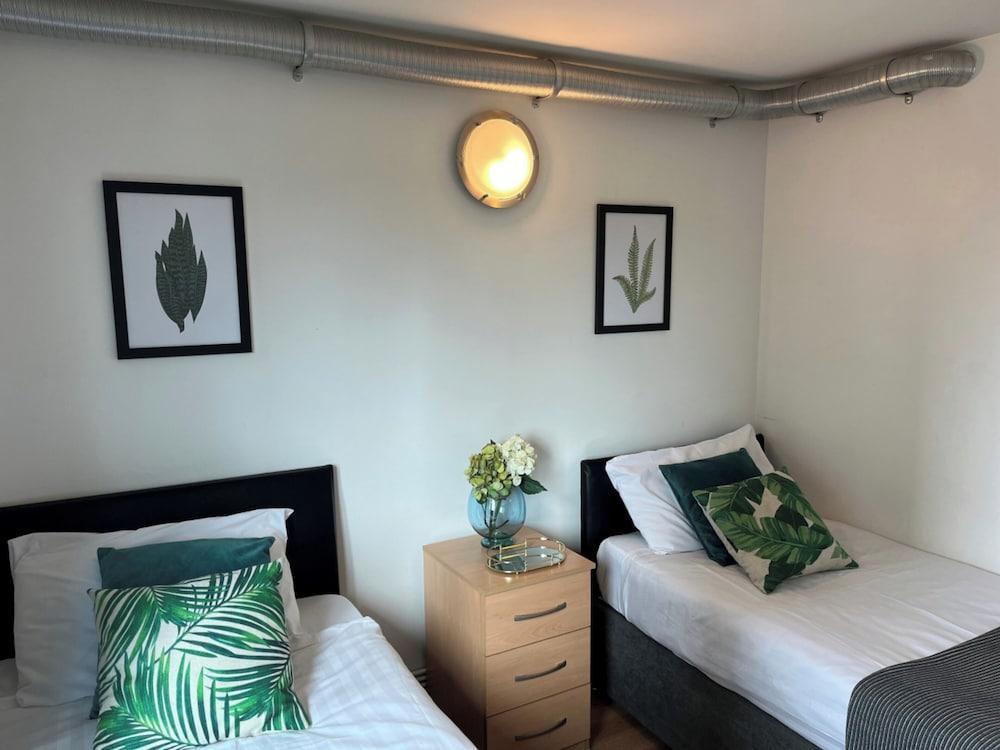 Premium 2Pax Apartment with Kitchen - Tap to explore photos