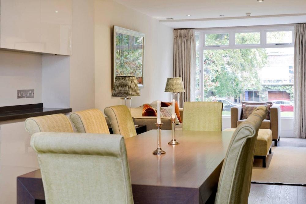 Tasteful 4bed Holland Park - Tap to explore photos
