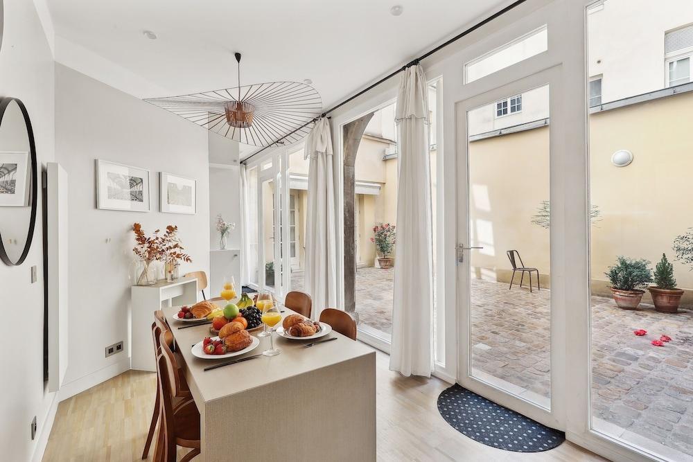 Chic 2BR 2BA near Place des Vosges - Tap to explore photos