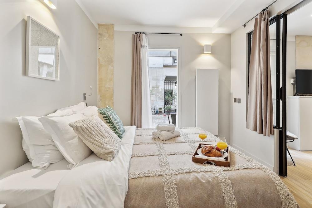 Chic 2BR 2BA near Place des Vosges - Tap to explore photos