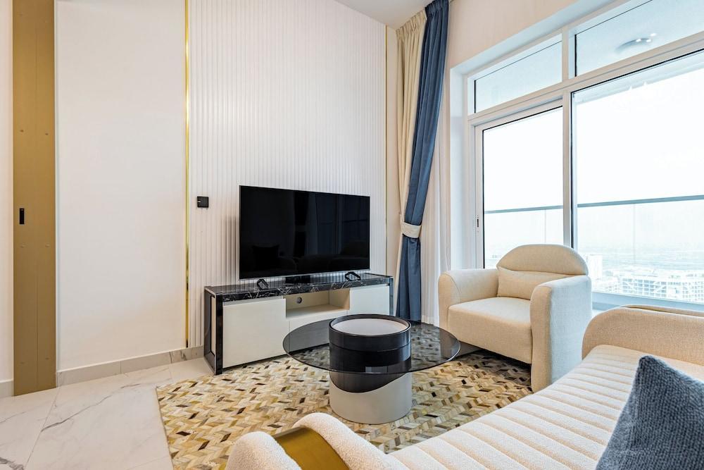 Superhost Spacious 1BR Arjan - Tap to explore photos