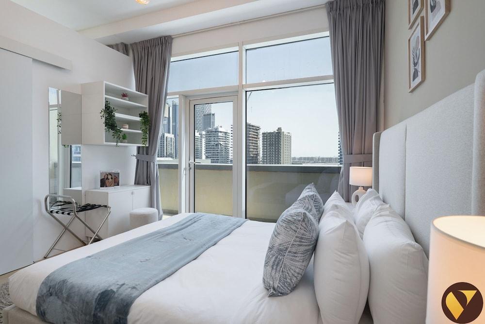 Vogue Business Bay Walkable to Dubai Mal - Tap to explore photos