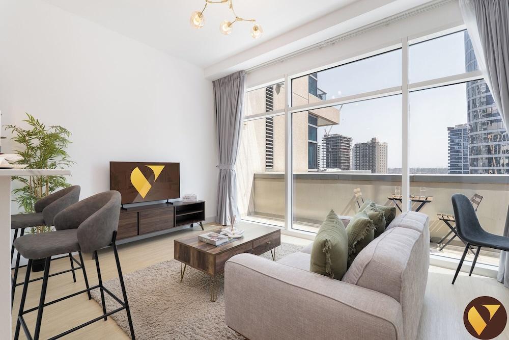 Vogue Business Bay Walkable to Dubai Mal - Tap to explore photos
