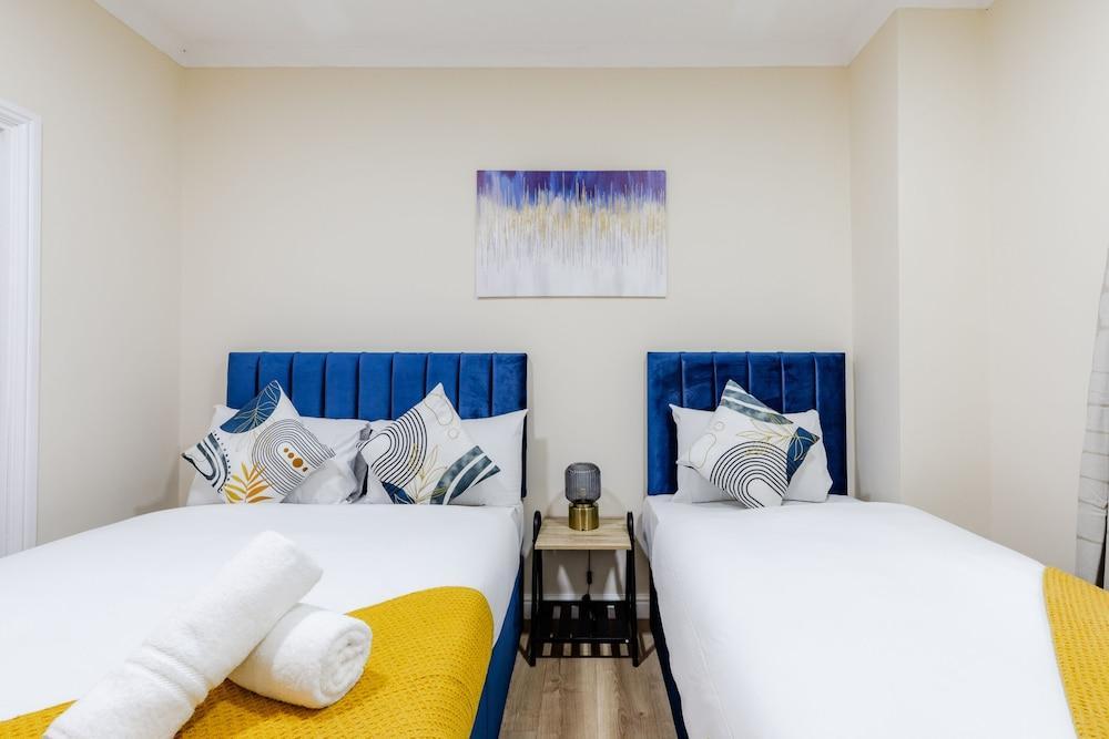 Comfy Apartments in Queensway Room Type - Superior Apartment, Private Bathroom Comfy Apartments in Queensway Room Type - Superior Apartment, Private Bathroom