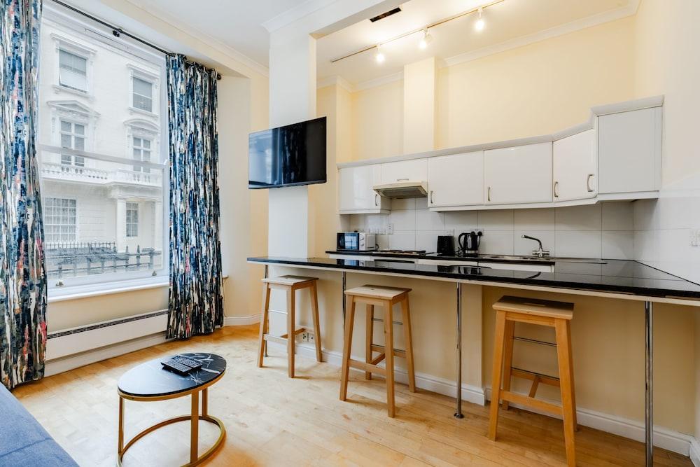 Comfy Apartments in Queensway - Tap to explore photos