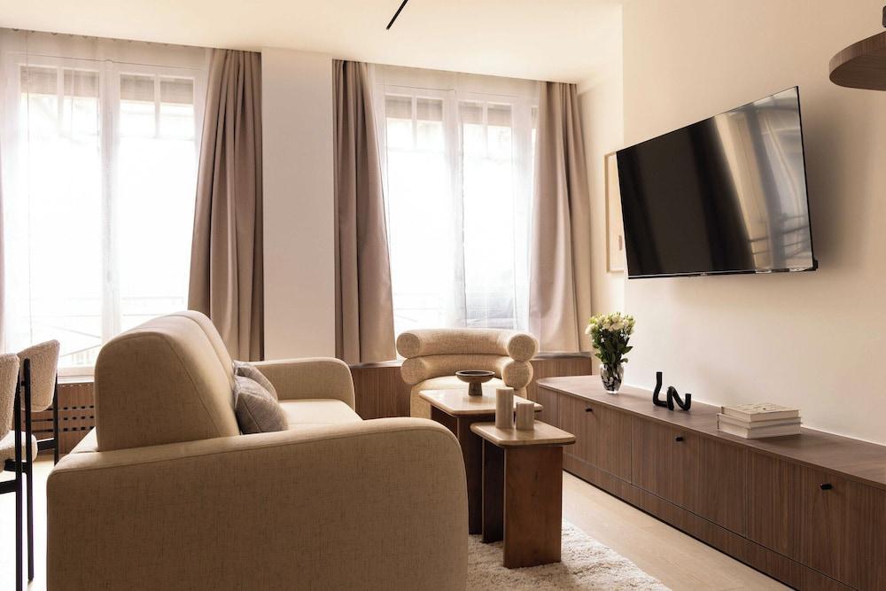 Elegant Apartment - AC- 2br-6p- Madeleine