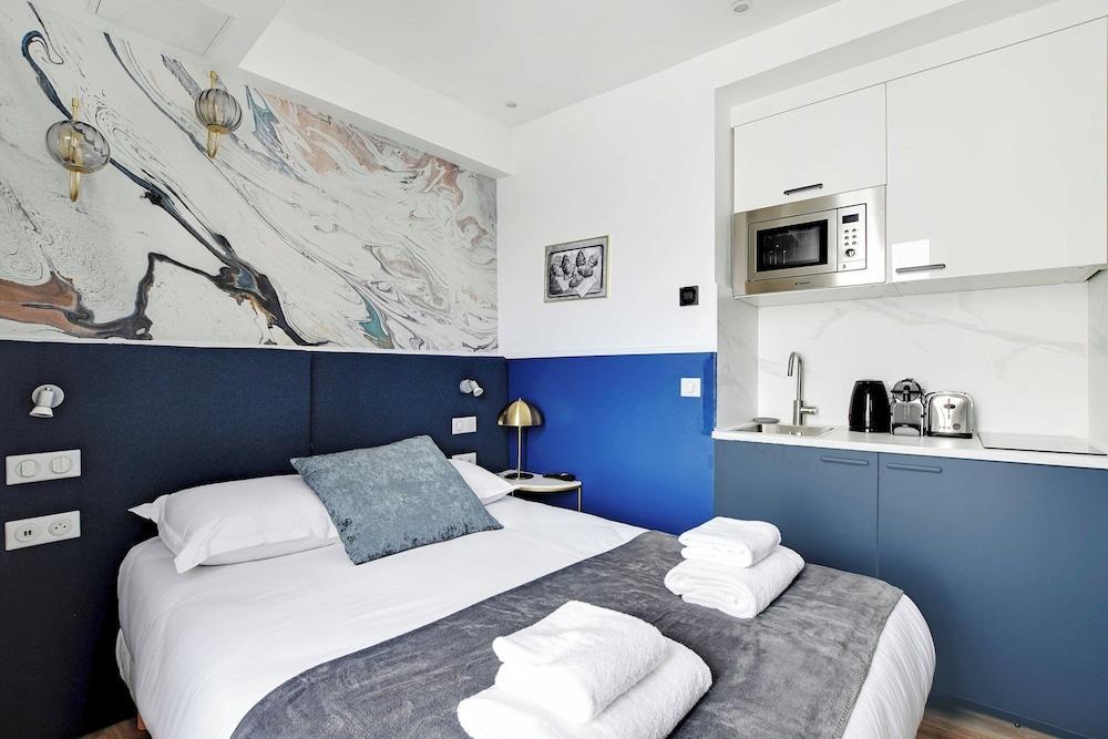 Serene Cocoon for 2P With AC - Near Montmartre - Tap to explore photos