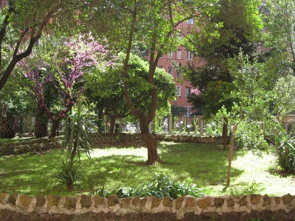 Holiday Home Roma Night and Day