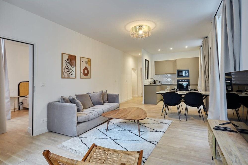 Sublim and New Apartment Matignon St Honore - Tap to explore photos