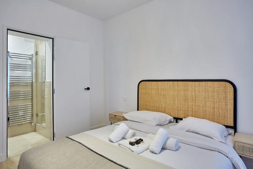 Sublim and New Apartment Matignon St Honore - Tap to explore photos