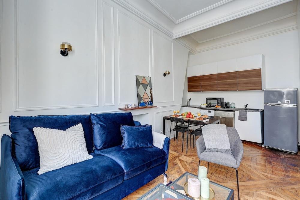 Chic 1BR Flat - Le Marais Charm - Tap to explore photos