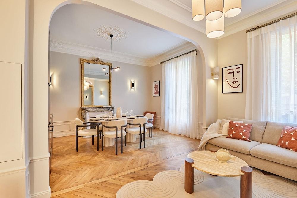 Amazing Apartment Saint Germain des Pres With A-C - Tap to explore photos