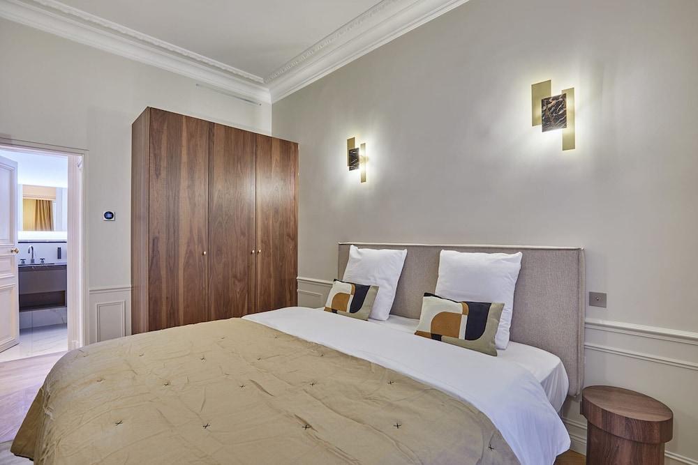 Amazing Apartment Saint Germain des Pres With A-C - Tap to explore photos