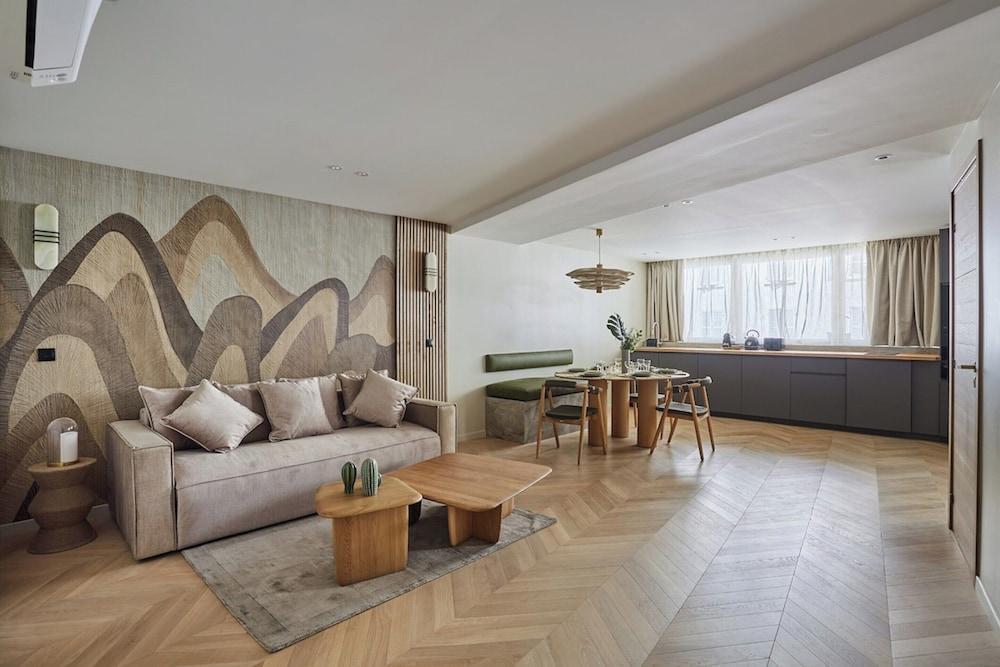 Spacious AC Flat Luxembourg St Germain des Pres - Tap to explore photos