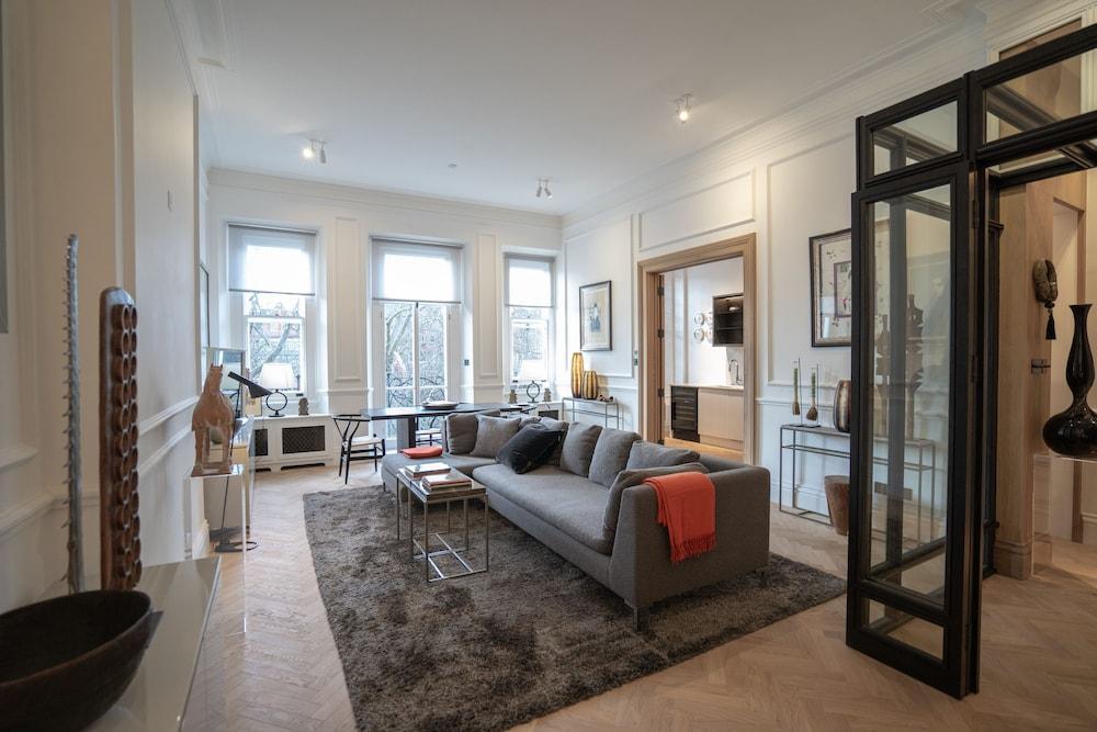 Cadogan Square - 2 Bedroom Apartment V - Tap to explore photos