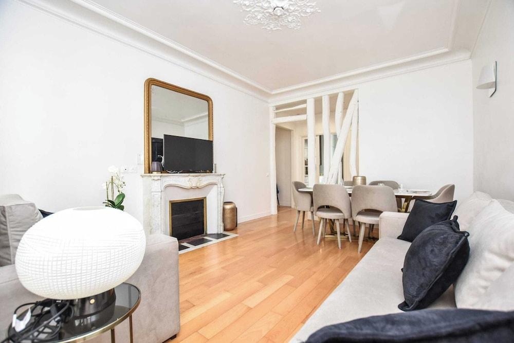 Charming Apartment - 3br/8p - Pereire/champerret - Tap to explore photos