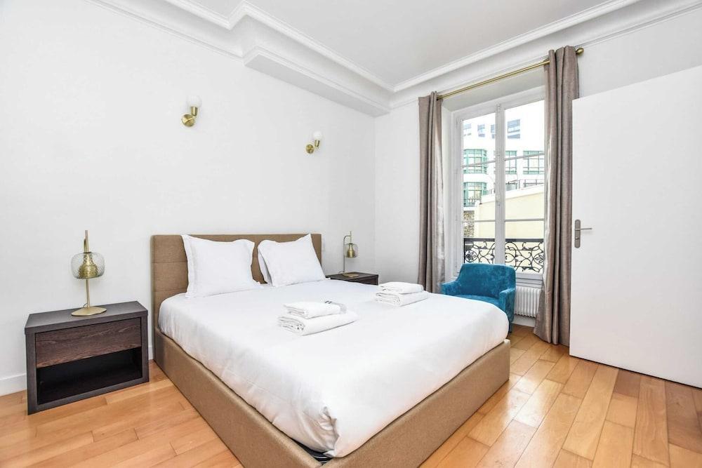 Charming Apartment - 3br/8p - Pereire/champerret - Tap to explore photos