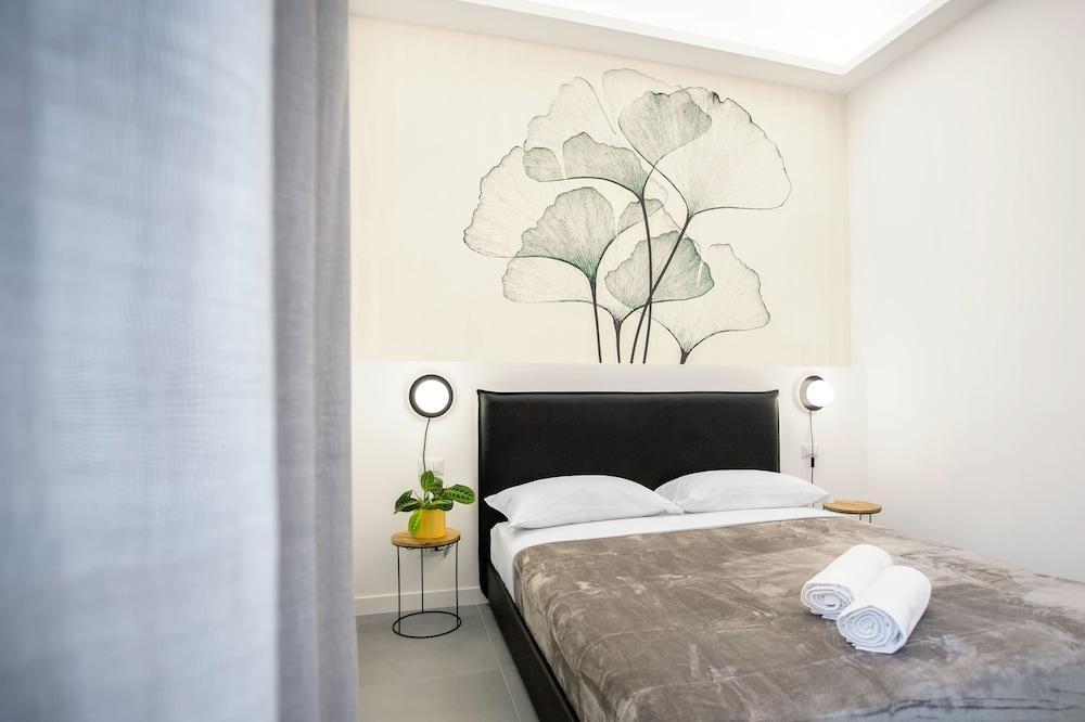Re di Roma Luxury Suites - Tap to explore photos