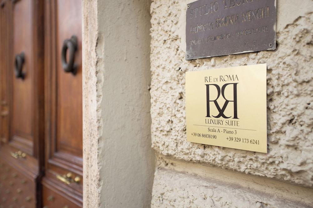 Re di Roma Luxury Suites - Tap to explore photos